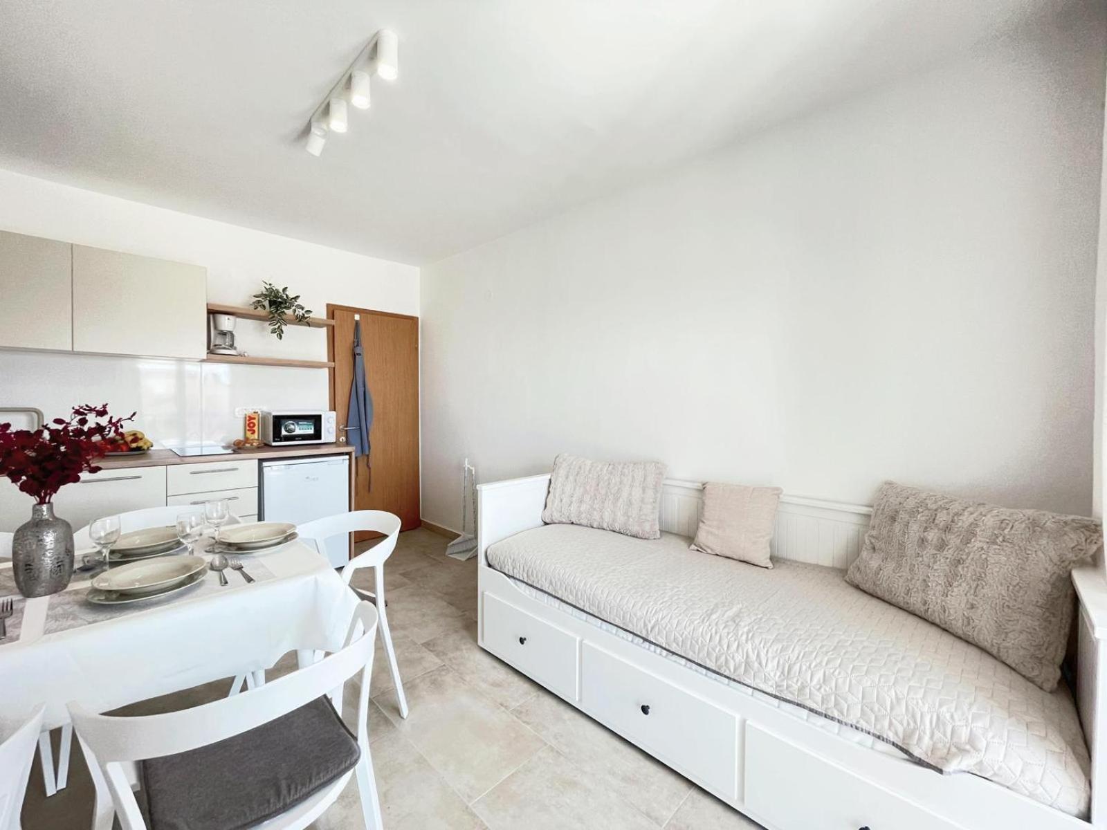 Caramel Comforts With Sea View In Stinjan Only 300 Meters From The Beach PUY 외부 사진