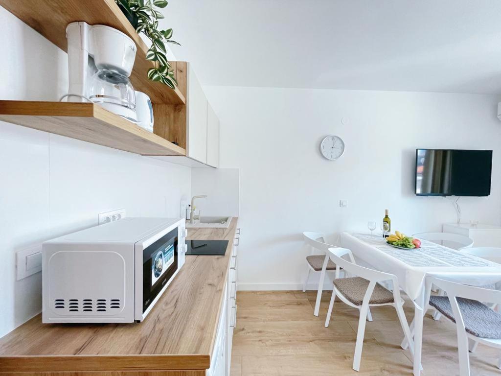 Caramel Comforts With Sea View In Stinjan Only 300 Meters From The Beach PUY 외부 사진